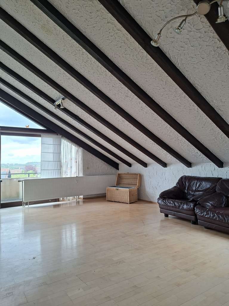 Immobilie in Rainau - Charmante 4-Zimmer-Dachgeschosswohnung mit 2 Balkonen, Gartenanteil und traumhafter Aussicht - Bild 0
