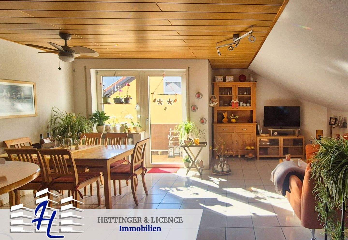 Immobilie in Ochsenfurt - Gemütliche Dachgeschosswohnung mit Südbalkon in ruhiger Lage von Ochsenfurt-Hohestadt - Bild 0