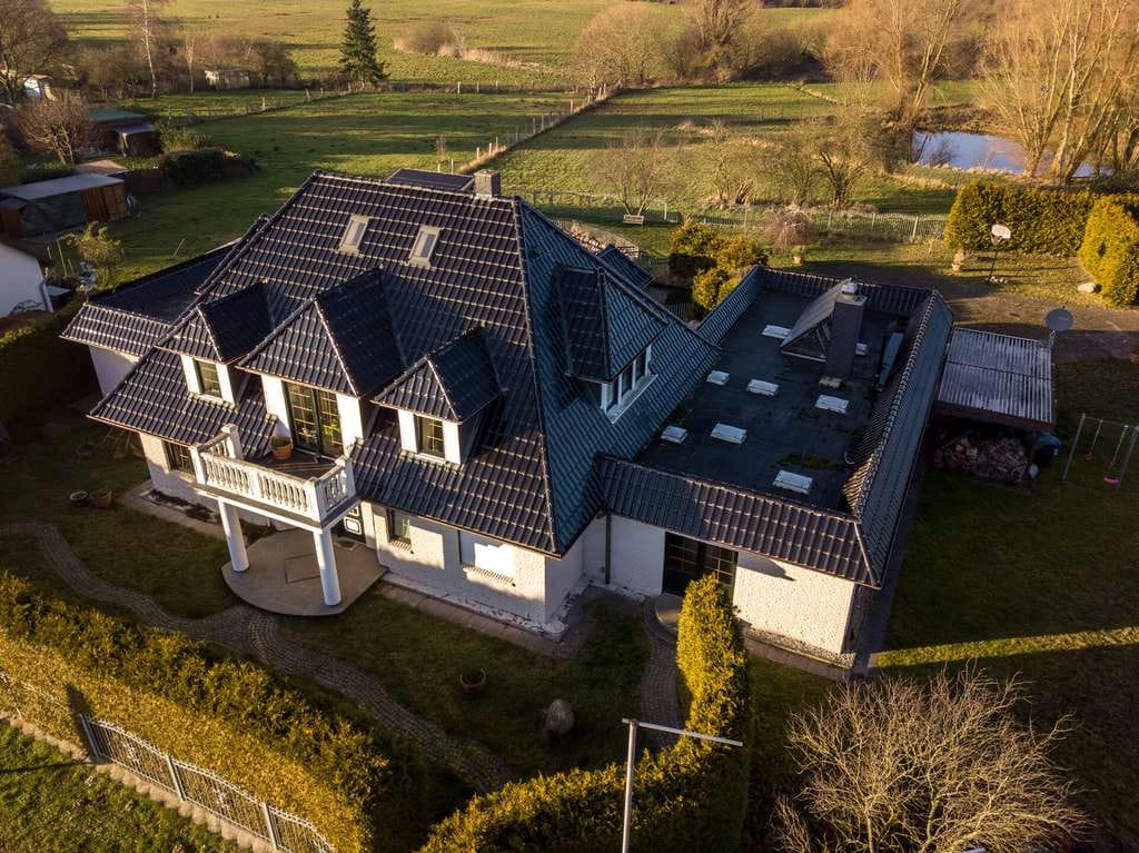 Immobilie in Cambs - Traumhaftes Einfamilienhaus mit Einliegerwohnung und Swimmingpool zu verkaufen! - Bild 1