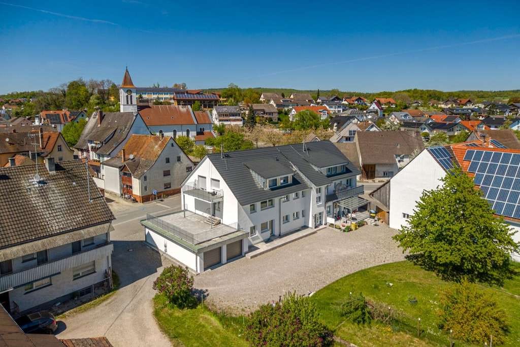 Immobilie in Volkertshausen - Großzügig Wohnen mit Dachterrasse - sofort bezugsfrei - Bild 1