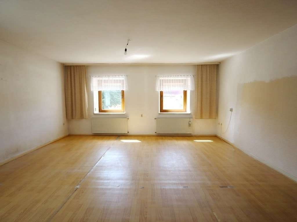 Immobilie in Horschbach - Geräumiges Zweifamilienhaus mit Gestaltungsmöglichkeiten - Bild 1