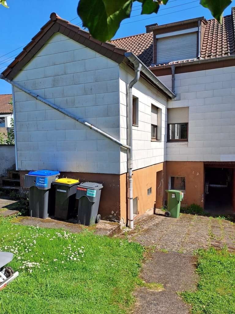 Immobilie in Eppelborn - Viel Platz innen und außen  - Bild 1