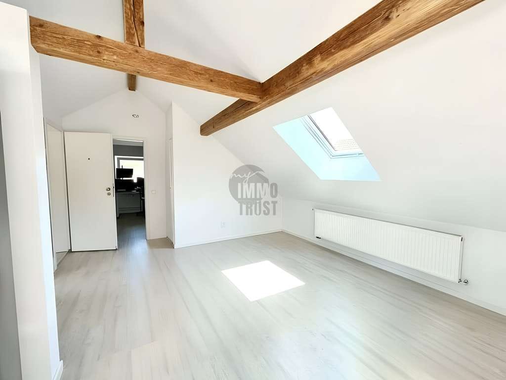 Immobilie in Obersulm - KERNSANIERTE DG-WOHNUNG MIT DACHCHARME UND EINBAUKÜCHE - Bild 3