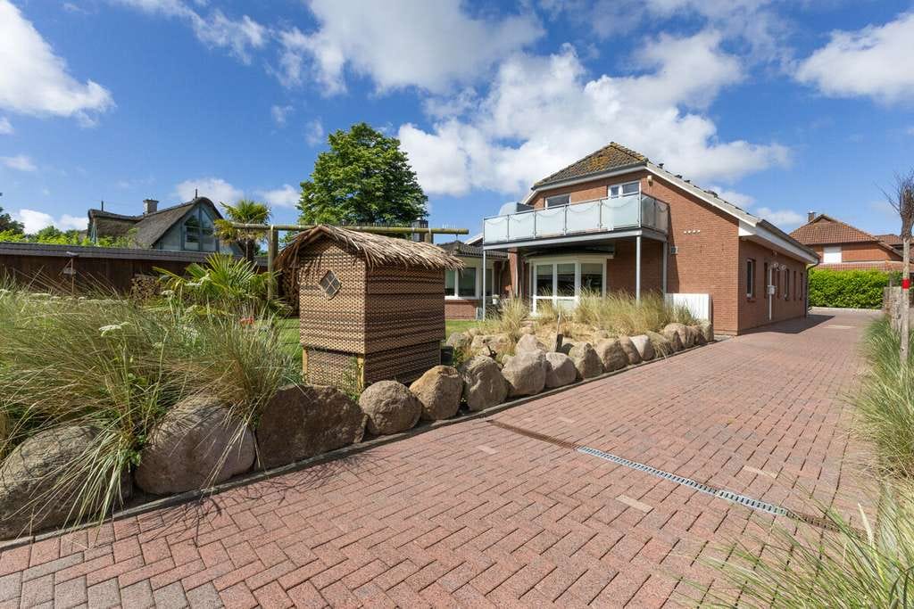Immobilie in Büsumer Deichhausen - Herzensheim für große Träume – XXL-Haus mit Traumgarten & Wintergarten - Bild 0