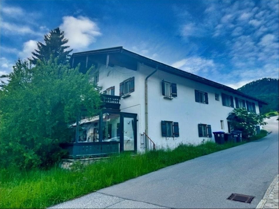 Immobilie in Reit im Winkl - Sanierungsbedürftiges historisches Anwesen "Schneiderbauer" in Reit im Winkl - Bild 1