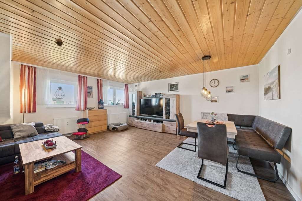 Immobilie in Mistelgau - Charmantes Dachgeschoss-Zuhause zum Verlieben – modernisiert, hell & bezugsfrei - Bild 1