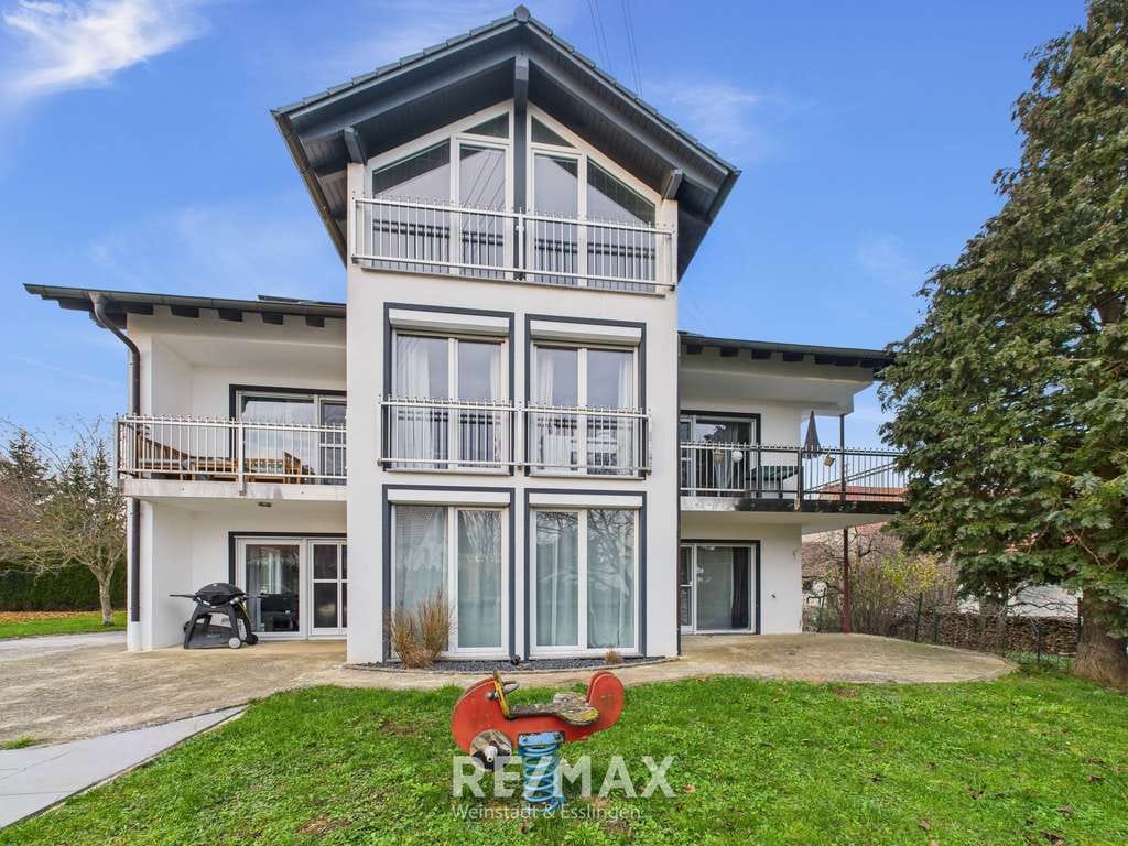 Immobilie in Unterschneidheim - Einzigartiges Einfamilienhaus für die ganze Familie – 7 Schlafz., 2 Bäder, 237 m² Wfl. auf 1.600 m² - Bild 0