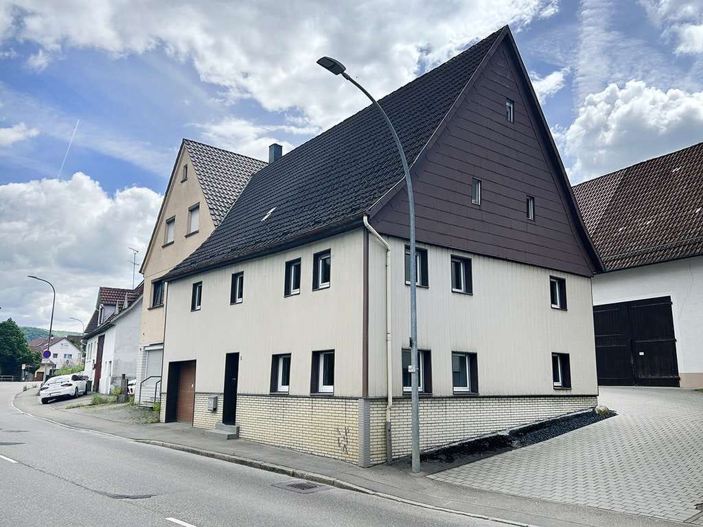 Immobilie in Lenningen - Viel Haus & Wohnfläche für wenig Geld – 1-2 Familienhaus – Lenningen - Bild 0
