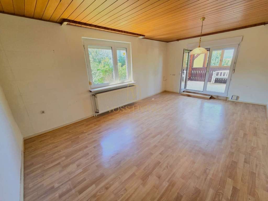 Immobilie in Karben - Sanierungsbedürftiges Haus in ruhiger Seitenstraße am Hang von Karben mit Traumgrundstück - Bild 2