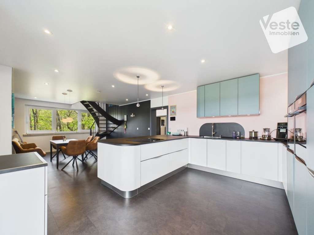 Immobilie in Neustadt bei Coburg - Design. Ruhe. Perspektive. 
 Exklusives Wohnhaus mit ELW am Muppberg - Bild 2
