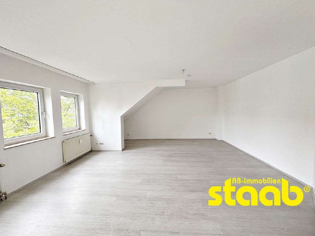 Immobilie in Stockstadt am Main - HELLE DACHGESCHOSSWOHNUNG MIT MODERNEM GRUNDRISS, TG- UND AUßENSTELLPLATZ!
 - Bild 2