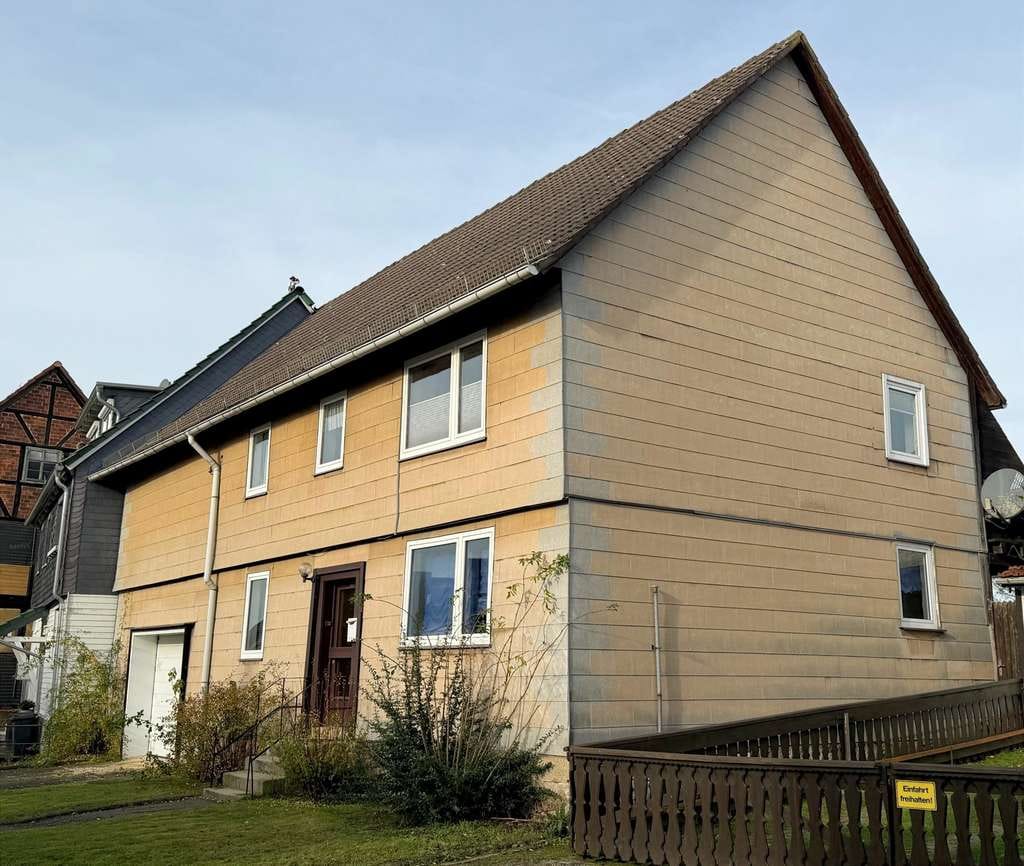 Immobilie in Staufenberg - !PROVISIONSFREI! Einfamilienhaus in Staufenberg-Landwehrhagen (6 Zi) – wohnlich & gepflegt in der Do - Bild 1