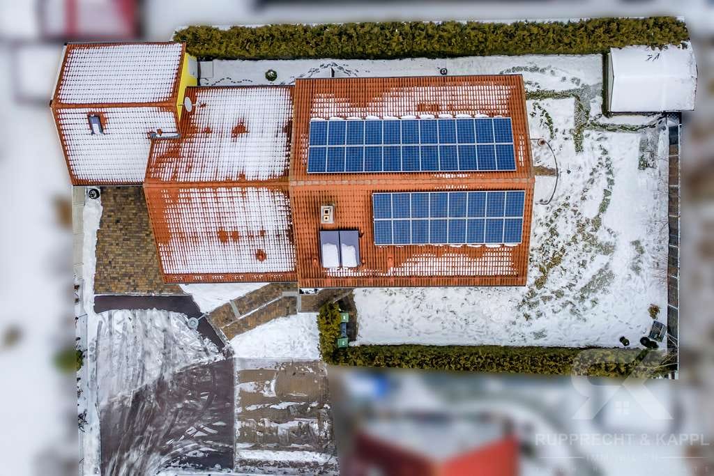 Immobilie in Teublitz - Modernes Einfamilienhaus mit ELW, Doppelgarage, PV-Anlage, viel Nutzfläche und Garten - Bild 1