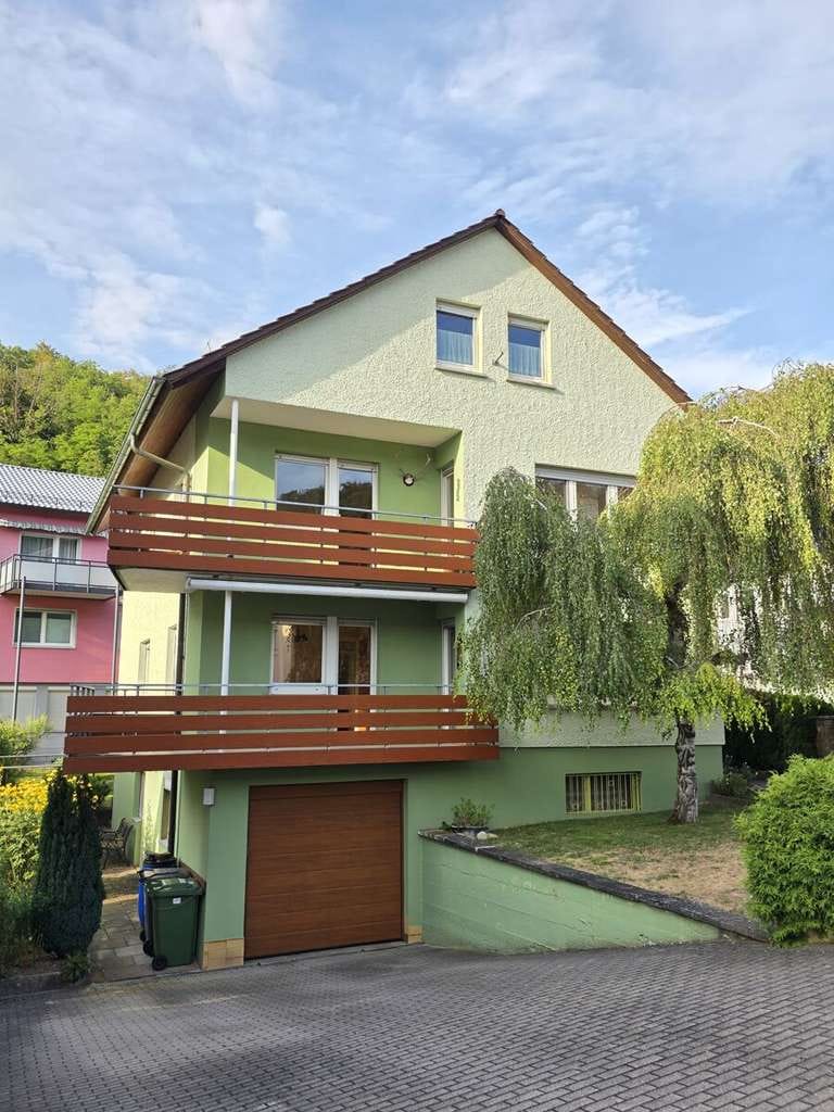 Immobilie in Kämpfelbach - **Kämpfelbach-Ersingen, gepflegtes und teilmodernisiertes 2 Familien-Haus mit Garten und Garage** - Bild 1