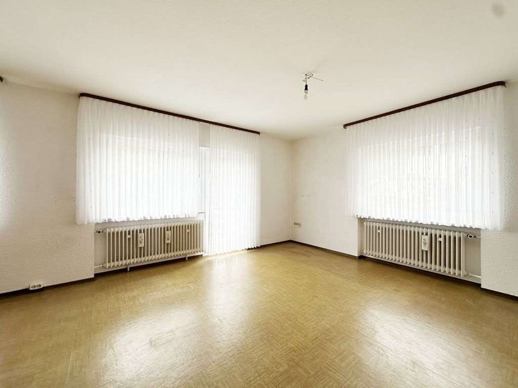 Immobilie in Neidenfels - Grüne Aussichten: Einfamilienhaus (DHH) mit Einliegerwohnung, Garage und Garten in Waldrandlage - Bild 3