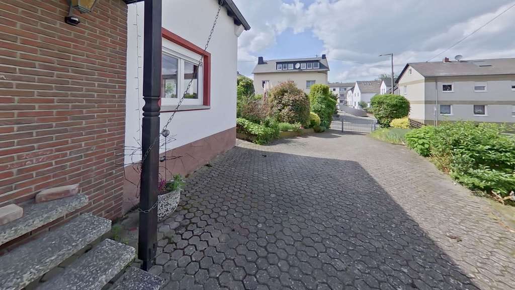 Immobilie in Weißenthurm - ZWEI HÄUSER. EIN GRUNDSTÜCK. NULL KOMPROMISSE. - Bild 2