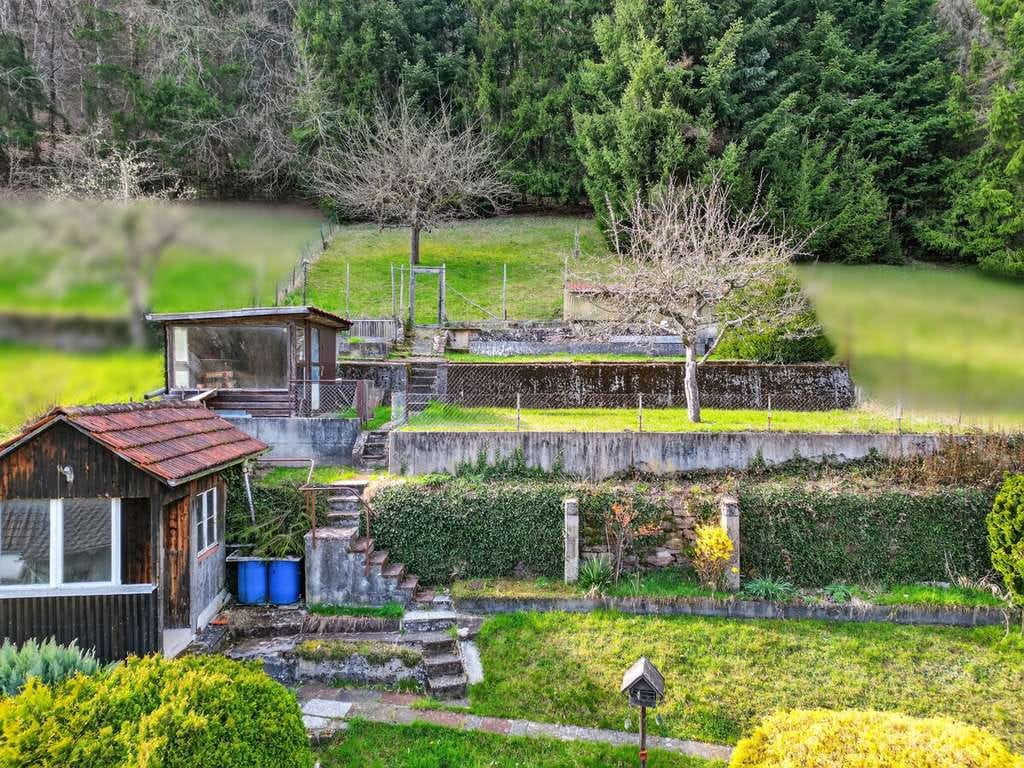 Immobilie in Höfen an der Enz - Großzügiges 2-Parteien-Haus mit großem Garten und Doppel-Garage - Bild 2