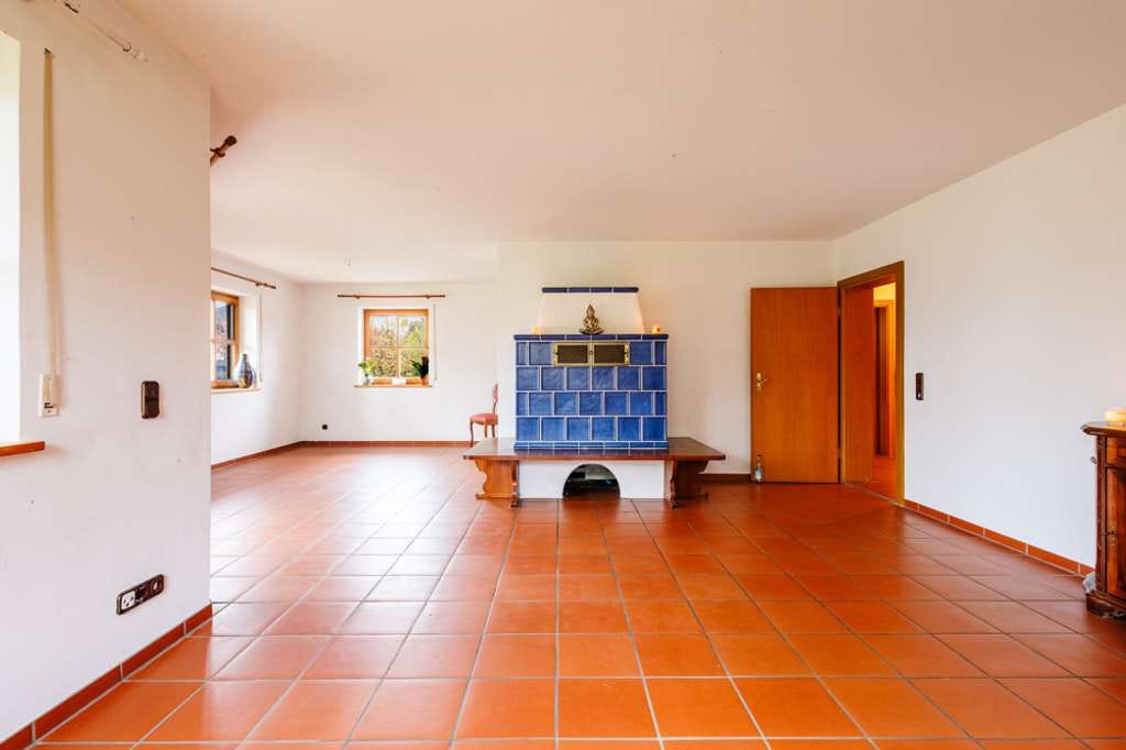 Immobilie in Engelsberg - Schönes Einfamilienhaus mit Garten, Terrasse und Doppelgarage–ruhige Familienidylle im Chiemgau - Bild 3