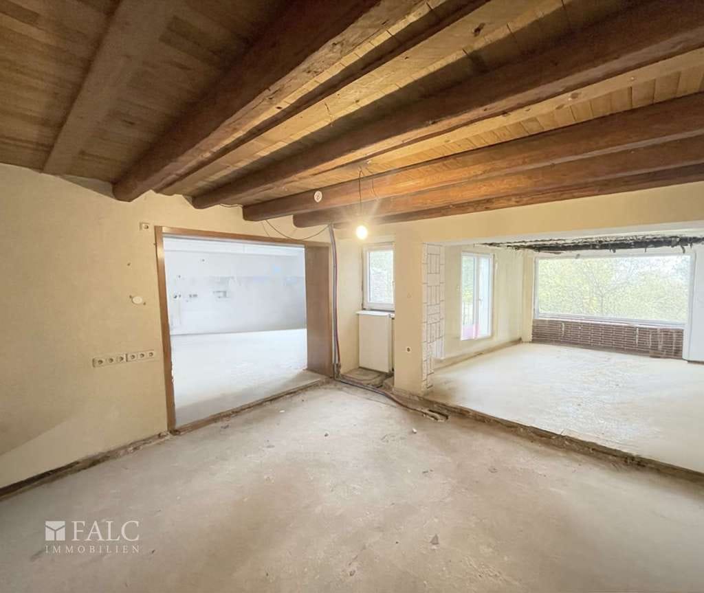 Immobilie in Rehlingen-Siersburg - Idyllisches Landhaus mit Scheune, Garage & Brunnen – Entwicklungspotenzial! - Bild 2