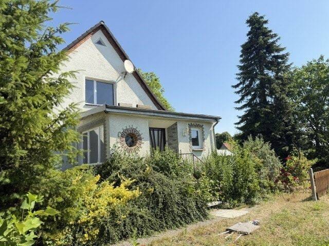 Immobilie in Wittenberge - Charmantes Einfamilienhaus mit großem Garten und Entwicklungspotenzial in ruhiger Wohnlage von Wittenberge - Bild 2