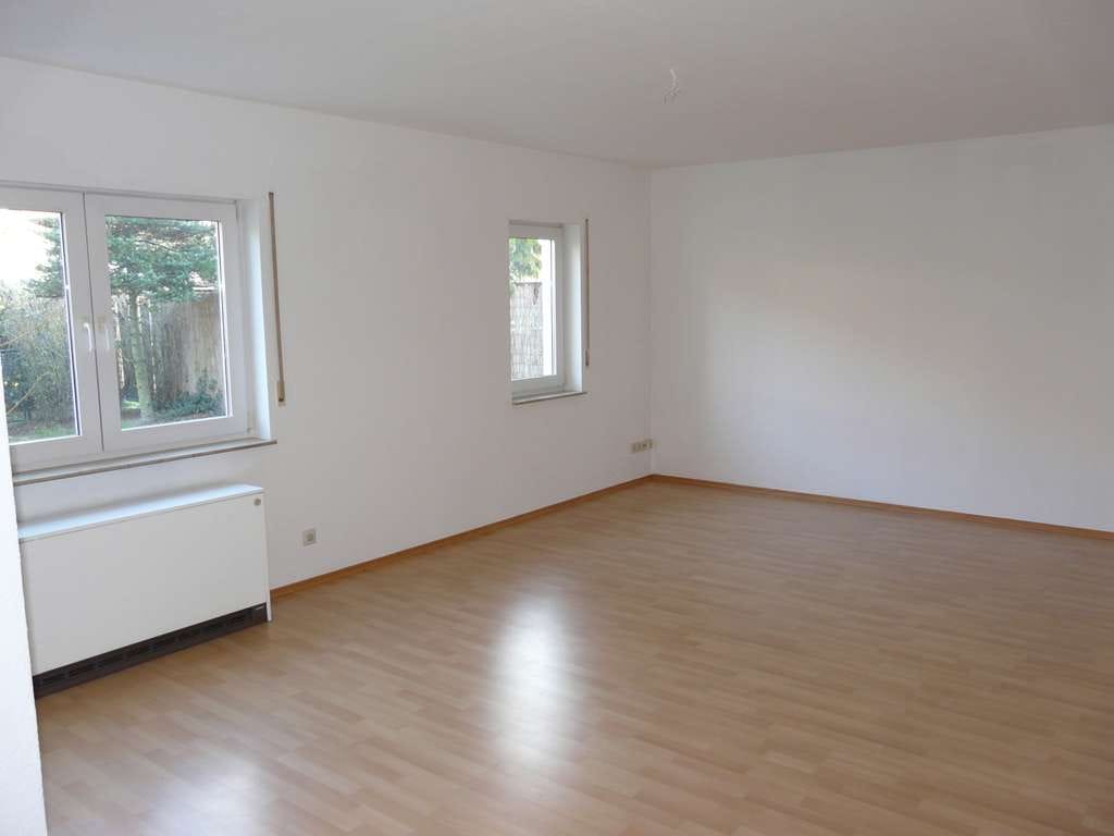 Immobilie in Cottbus - Chóśebuz - Großzügiges Reihenhaus mit Dachterrasse, Garage und Garten in Cottbus-Sielow zu verkaufen! - Bild 2