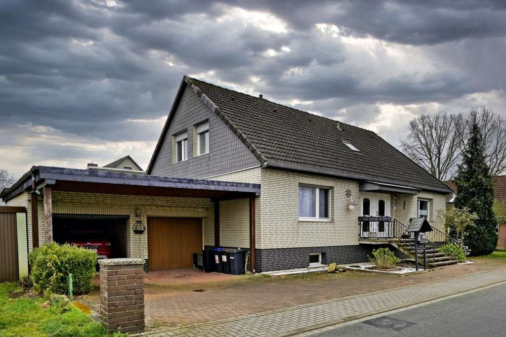 Immobilie in Bröckel - Provisionsfrei: Einfamilienhaus mit viel Platz für die Familie und Schwimmbad plus Solaranlage - Bild 1