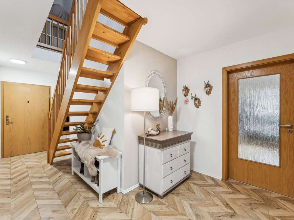 Immobilie in Neukirchen bei Sulzbach-Rosenberg - 3-Zimmer-Maisonette-Wohnung mit Balkon, ausgebautem Spitzboden und Garage - Bild 3