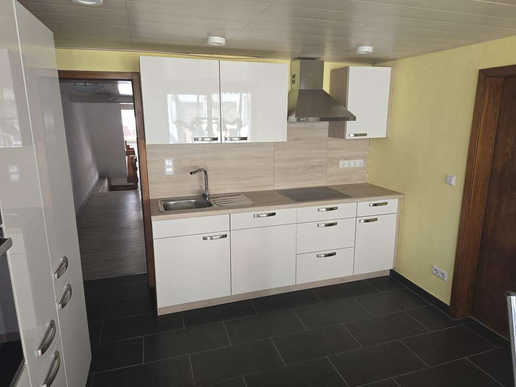 Immobilie in Buchen (Odenwald) - Großzügiges Familienhaus mit 190 m² Scheune, Garten und Ausbaupotenzial  - Bild 2