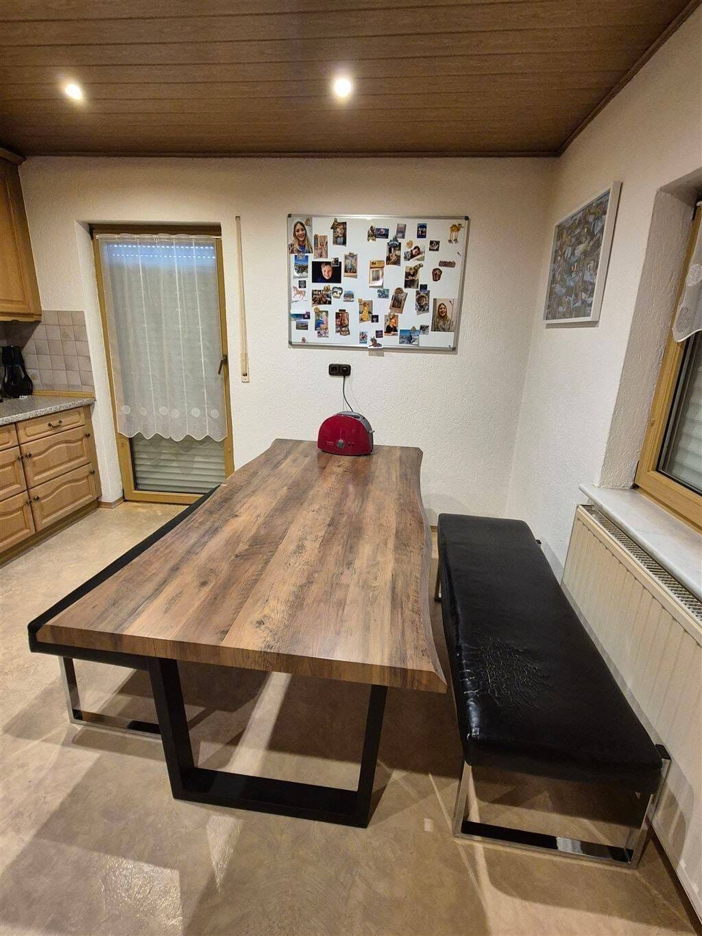 Immobilie in Schöllnach - Mehrfamilienhaus (2 Wohnungen) mit großem Garten und geräumigen Garagen sowie Balkon/Terrasse - Bild 2