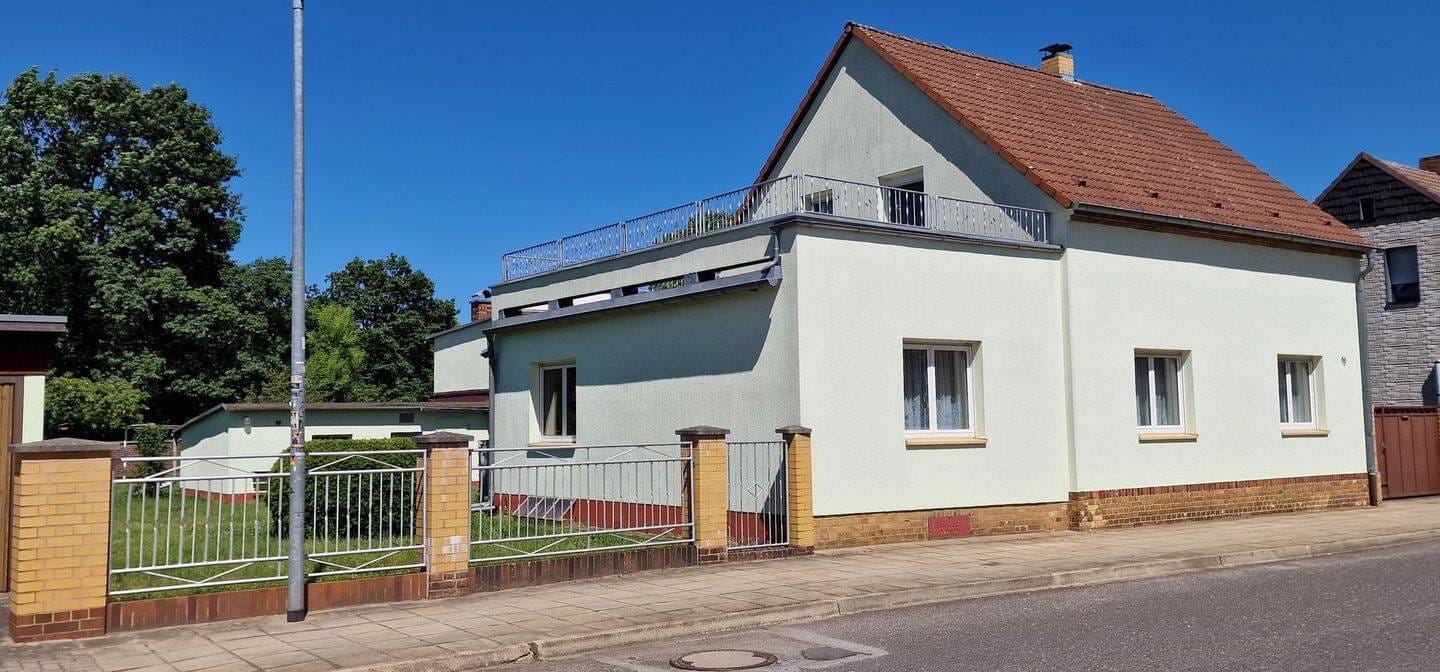 Immobilie in Lauchhammer - Brauchen Sie etwas mehr Platz?  Großes Einfamilienhaus mit schönem Grundstück im Zentrum von Lauchhammer - Bild 2