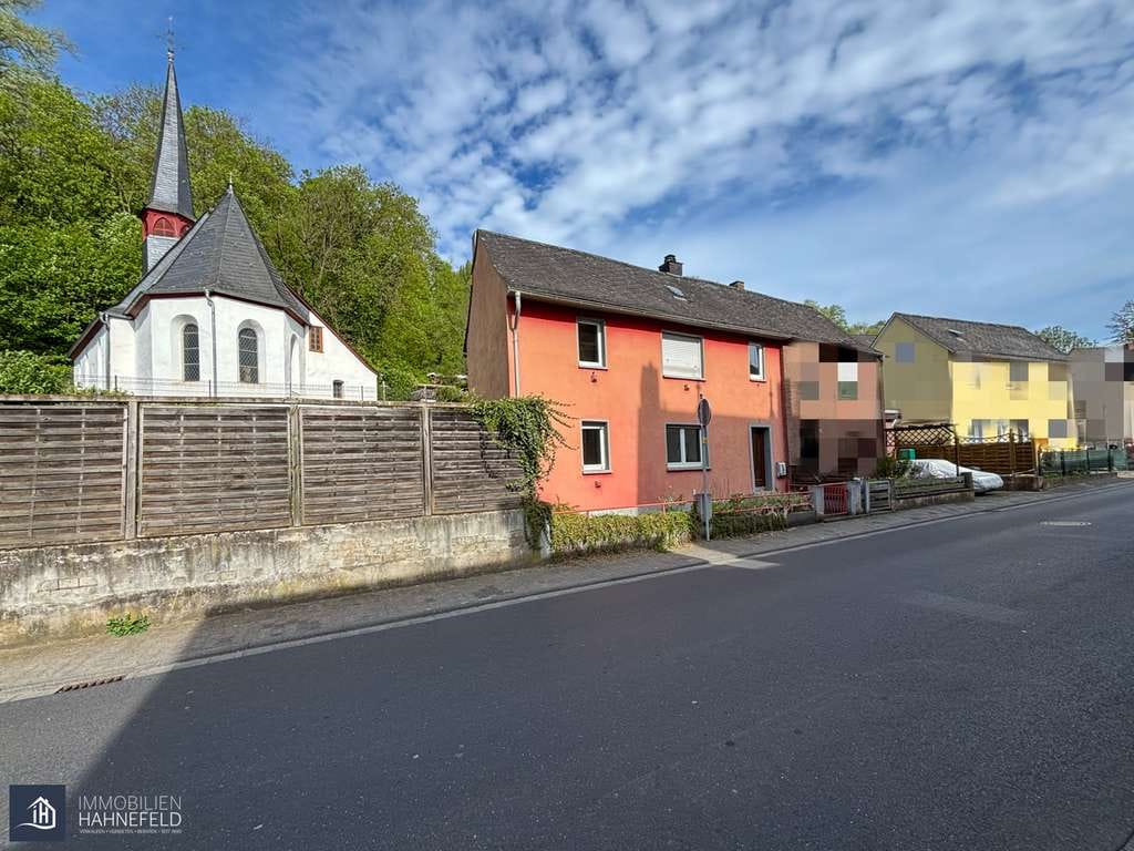 Immobilie in Runkel - Altbaucharme trifft Gestaltungsspielraum – Doppelhaushälfte mit Potenzial im historischen Ortskern - Bild 2