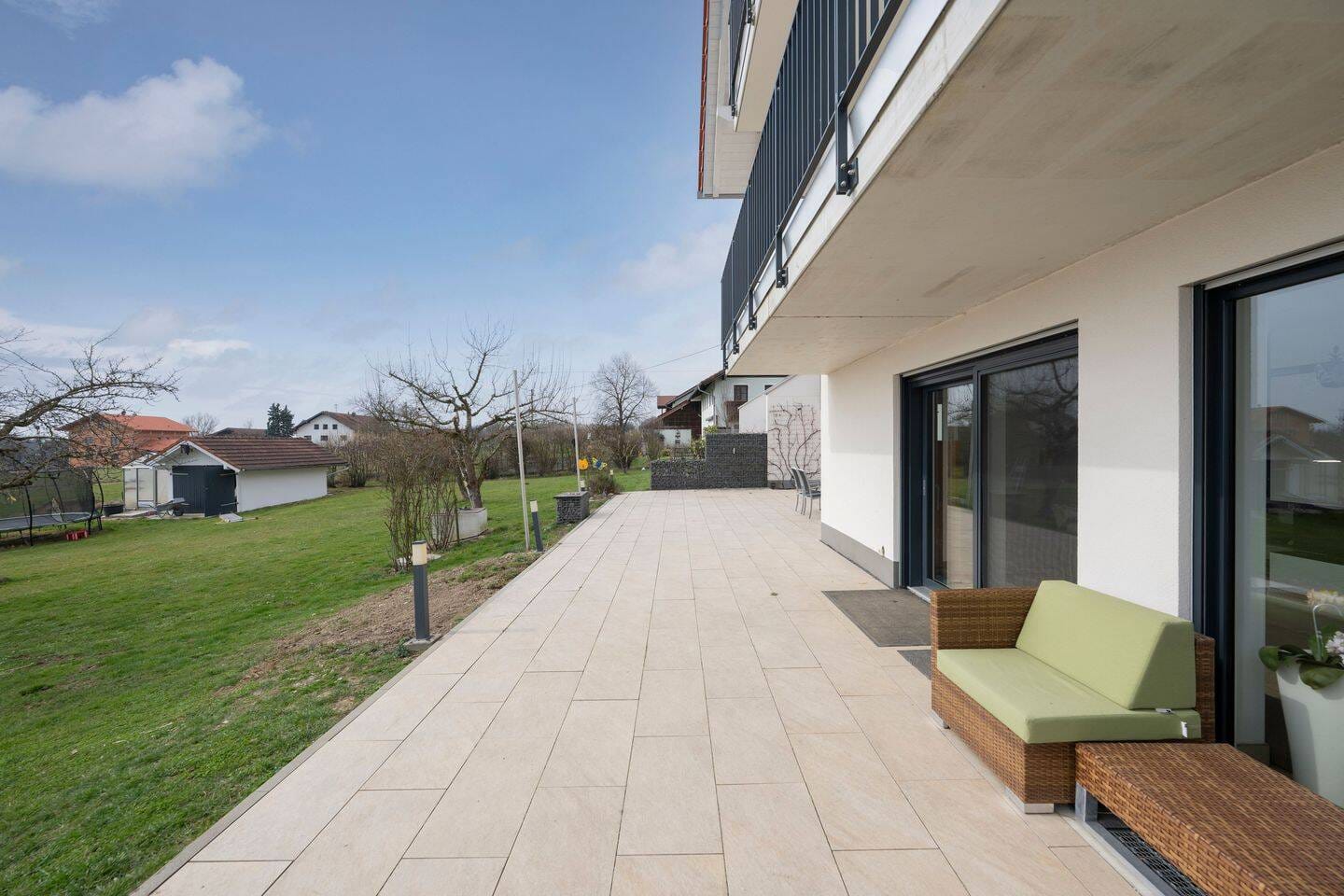 Immobilie in Kirchdorf - Modernes Luxus-Landhaus mit ELW und 180-Grad-Bergblick - Bild 2