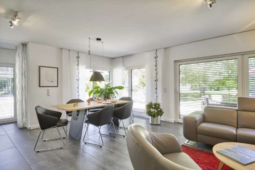 Immobilie in Mülheim-Kärlich - Modernes Wohnen unter elegantem Walmdach - Bild 4