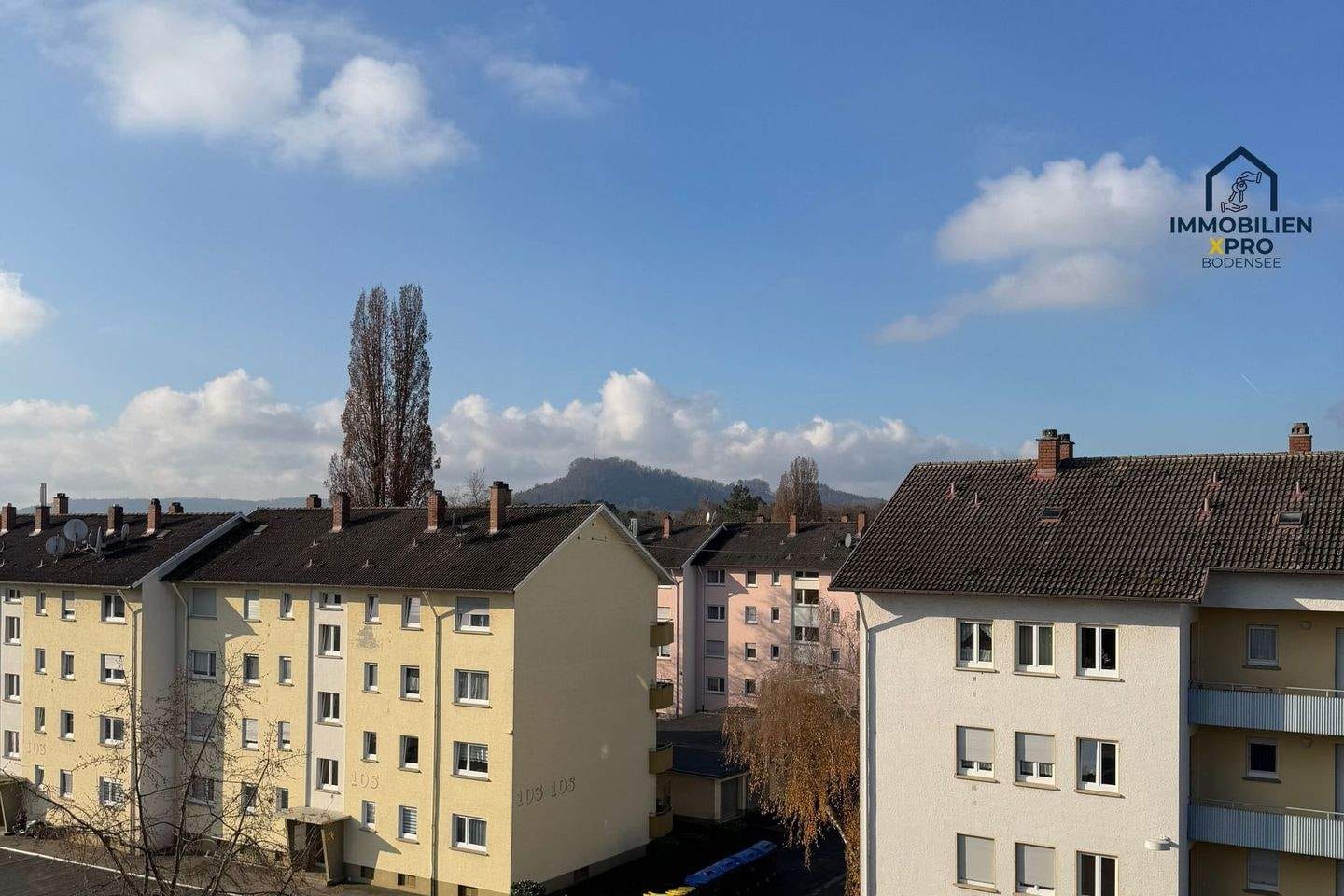Immobilie in Singen (Hohentwiel) - 2-Zimmer-DG-Wohnung mit Garage & Hohentwielblick/Singen - Bild 1