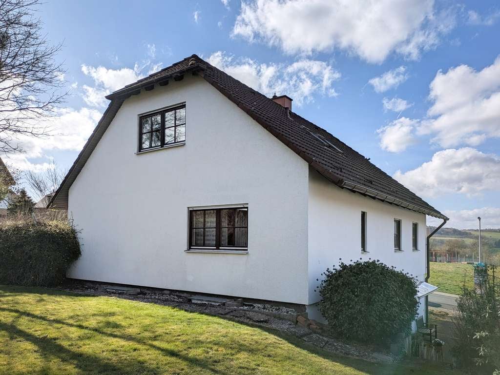 Immobilie in Michelstadt - Schönes Einfamilienhaus mit ELW und tollem Garten in ruhiger Nebenstraße von Michelstadt - Bild 1