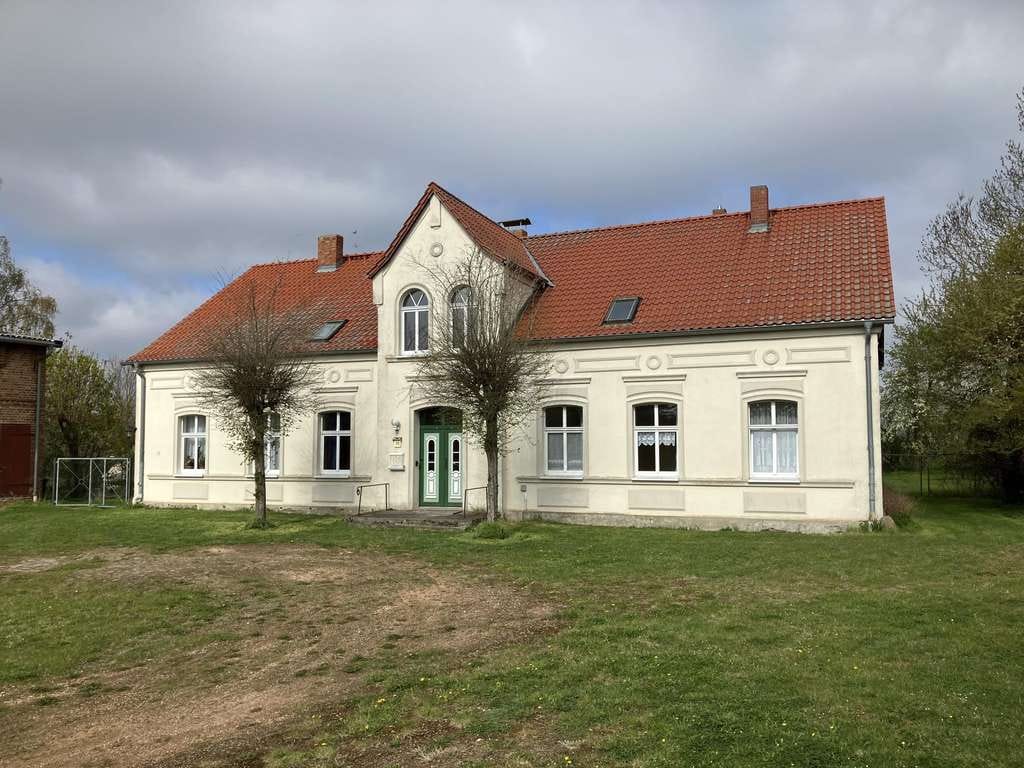 Immobilie in Meesiger - Wohnhaus mit 3 WE - Vier-Seit-Hof - Bild 1