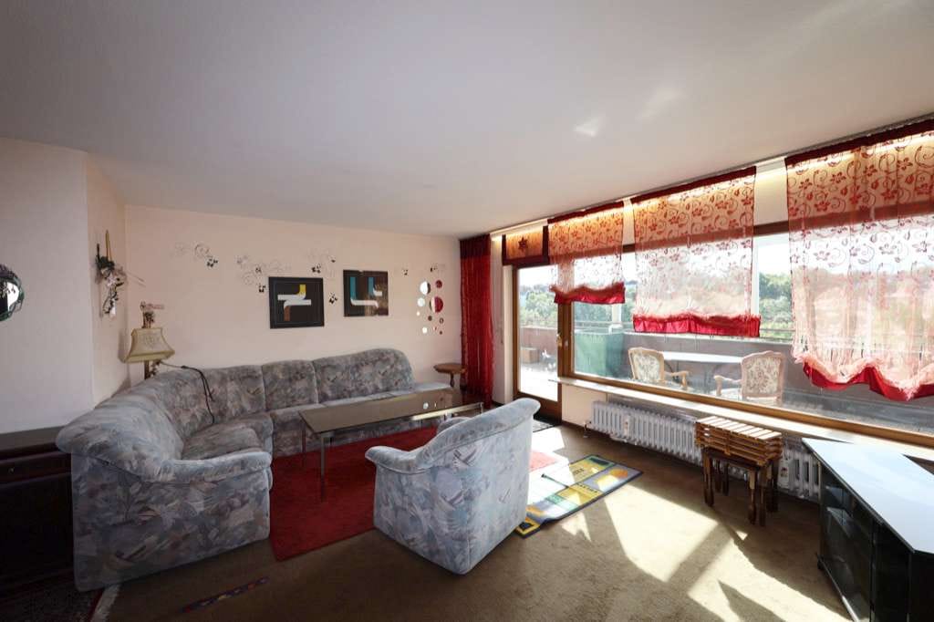 Immobilie in Freiberg am Neckar - Sofort beziehbar: 4,5 Zimmer-Penthousewohnung mit großer Dachterrasse und Garage - Bild 2