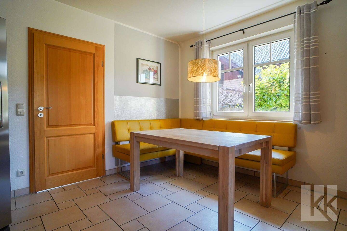 Immobilie in Neuhaus - Wohnen am Waldrand: Einfamilienhaus in Neuhaus mit Pool und mediterranem Flair - Bild 4