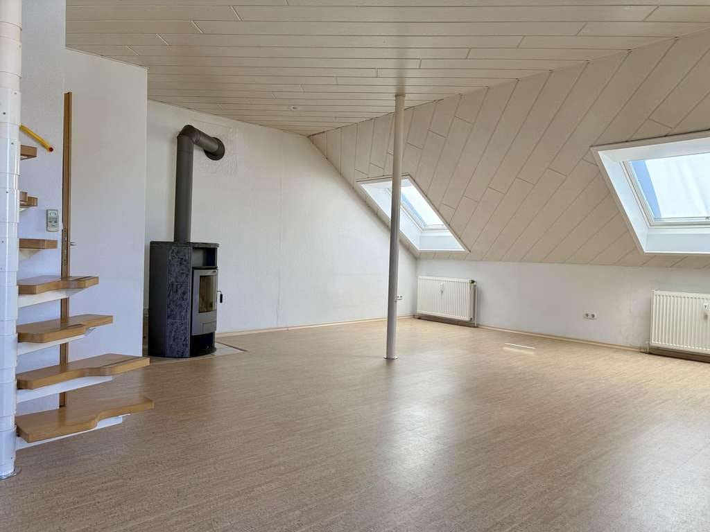 Immobilie in Rheinmünster - Großzügige 3-Zimmer DG-Wohnung mit Kamin und Balkon in Rheinmünster - Bild 1