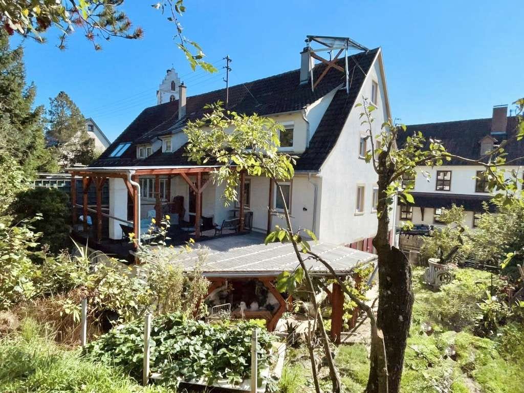 Immobilie in Aldingen - Stilvolles Reihenendhaus mit drei separaten Wohneinheiten - Bild 0