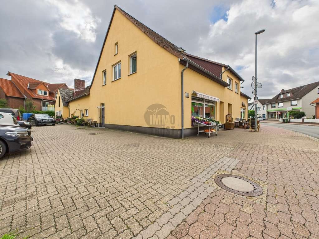 Immobilie in Lindhorst - Charmantes Wohn- und Geschäftshaus mit Entwicklungspotenzial im Herzen von Lindhorst - Bild 1