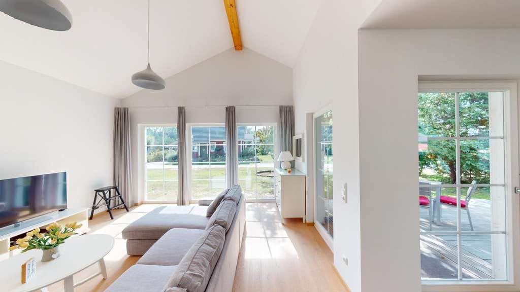 Immobilie in Wiek - Meerblick: Voll ausgestattetes Ferienhaus in idyllischer Wassernähe auf Rügen - Bild 0