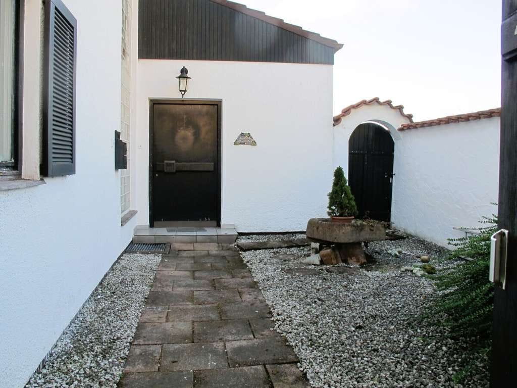 Immobilie in Julbach - Charmantes Einfamilienhaus mit spannender Architektur

*Garten, Terrasse, Freisitz und Doppelgarag - Bild 3