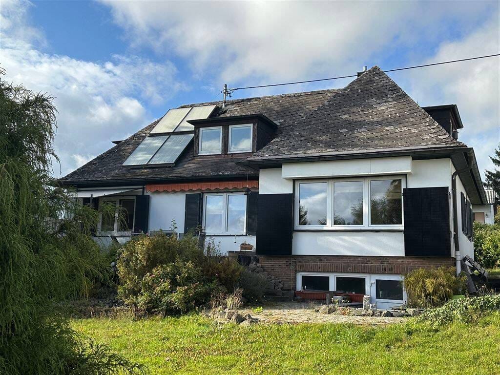 Immobilie in Rennerod - Rennerod Stadt! Großzügiges Wohnhaus mit Stil und Charme in TOP Lage, baulich guter Zustand! - Bild 2