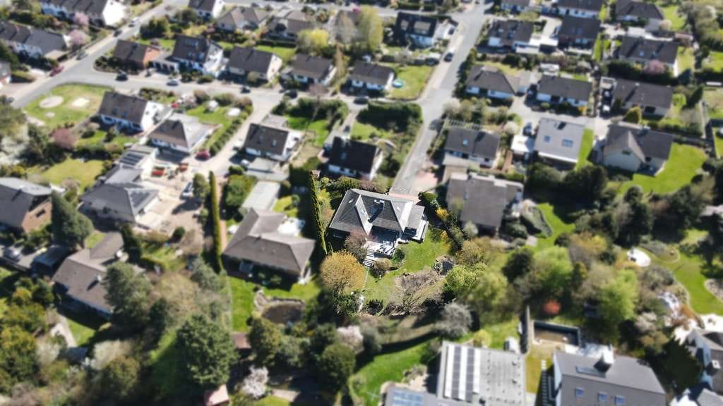 Immobilie in Diekholzen - Modernisiertes EFH mit 1.150 m² Grundstück, großer Terrasse & Traumgarten in Hi-Barienrode - Bild 1