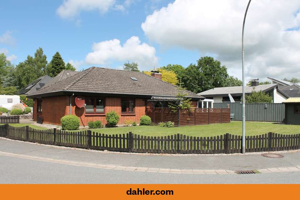 Immobilie in Breklum - Gestaltungsfähiger Bungalow-Klassiker am ruhigen Ortsrand - Bild 0