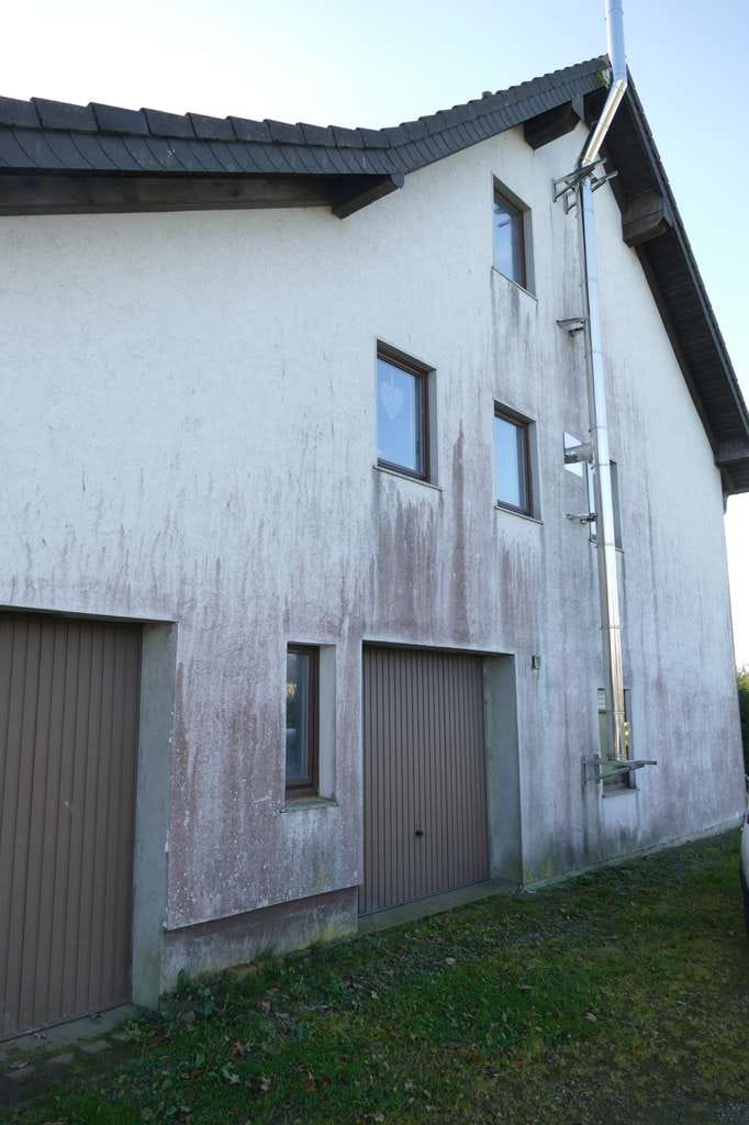Immobilie in Hellenthal - Modernisierungsbedürftige Erdgeschosswohnung mit Garten und Garage - ideal als Ferienwohnung - Bild 2