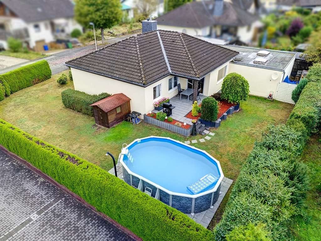 Immobilie in Großholbach - Gepflegter Bungalow mit Einliegerwohnung in sehr guter Lage - Bild 1
