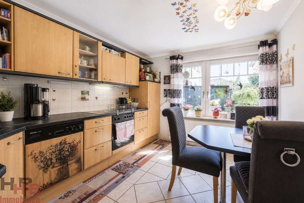 Immobilie in Nordleda - Eindrucksvolles Domizil in Nordseenähe: 156 m² Whfl. auf 953 m² Grundstück - Bild 3