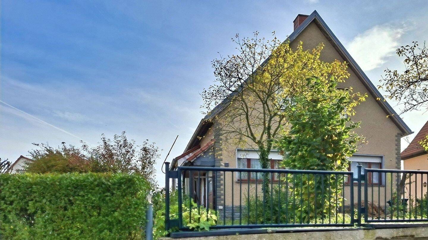 Immobilie in Unterwellenborn - Einfamilienhaus mit großem Garten in ruhiger Lage! - Bild 2